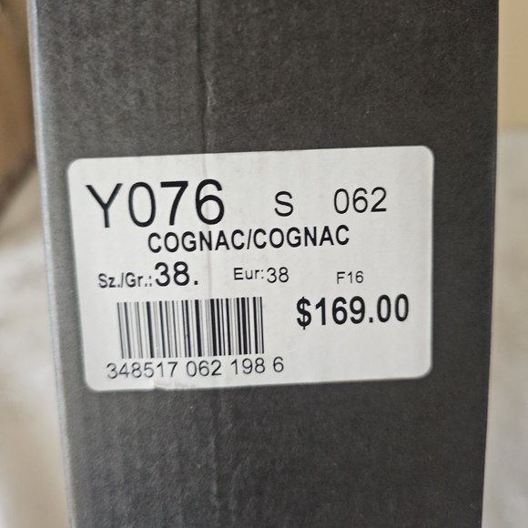 Le Chateau Ankle Boots Cognac Suede NWT Style Y076 Sz 8 - Picture 15 of 15